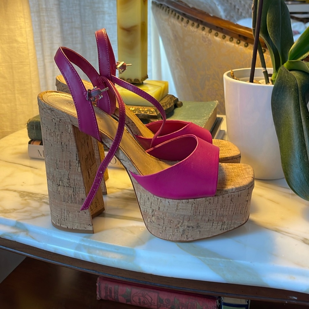 SCHUTZ magenta platform cork sandals